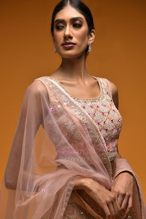 Персиковый индийский женский свадебный костюм лехенга (ленга) чоли из фатина без рукавов, украшенный вышивкой