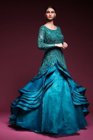 Сине-зелёное и синее платье / костюм из органзы и фатина с длинными рукавами, украшенное вышивкой