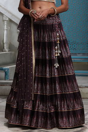 Фиолетовый и бежевый индийский женский свадебный костюм лехенга (ленга) чоли из крепа и атласа без рукавов, украшенный вышивкой