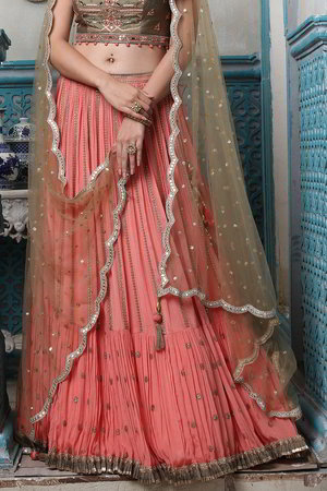 Лососевый, оранжевый, зелёный и серый индийский женский свадебный костюм лехенга (ленга) чоли из шёлка-сырца и крепа без рукавов, украшенный вышивкой